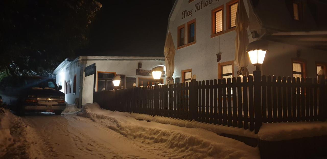Pension Und Restaurant Die Burg Ehrenfriedersdorf Екстер'єр фото