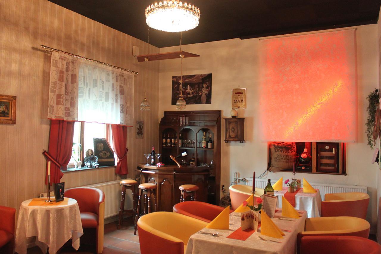 Pension Und Restaurant Die Burg Ehrenfriedersdorf Екстер'єр фото