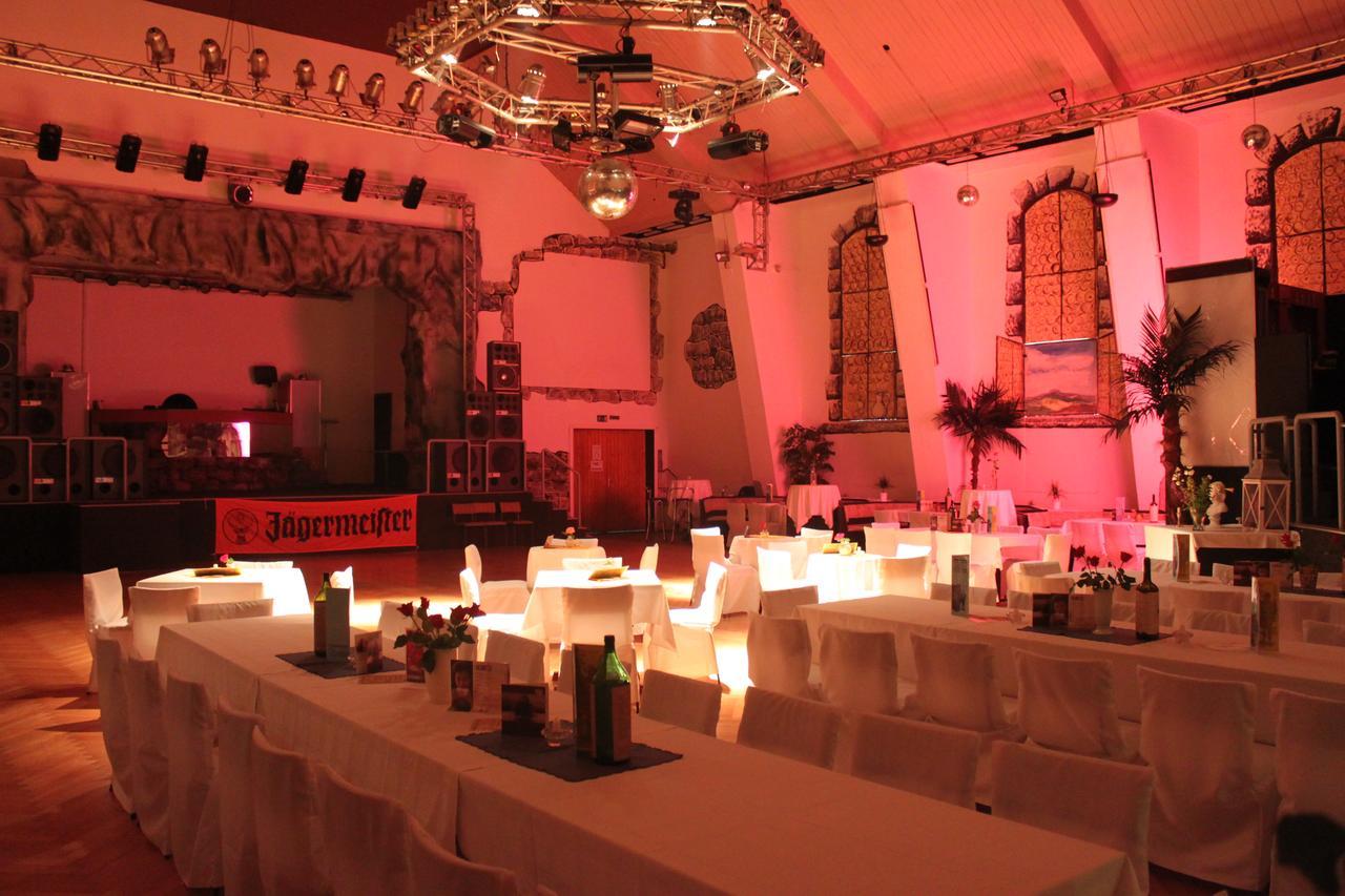 Pension Und Restaurant Die Burg Ehrenfriedersdorf Екстер'єр фото